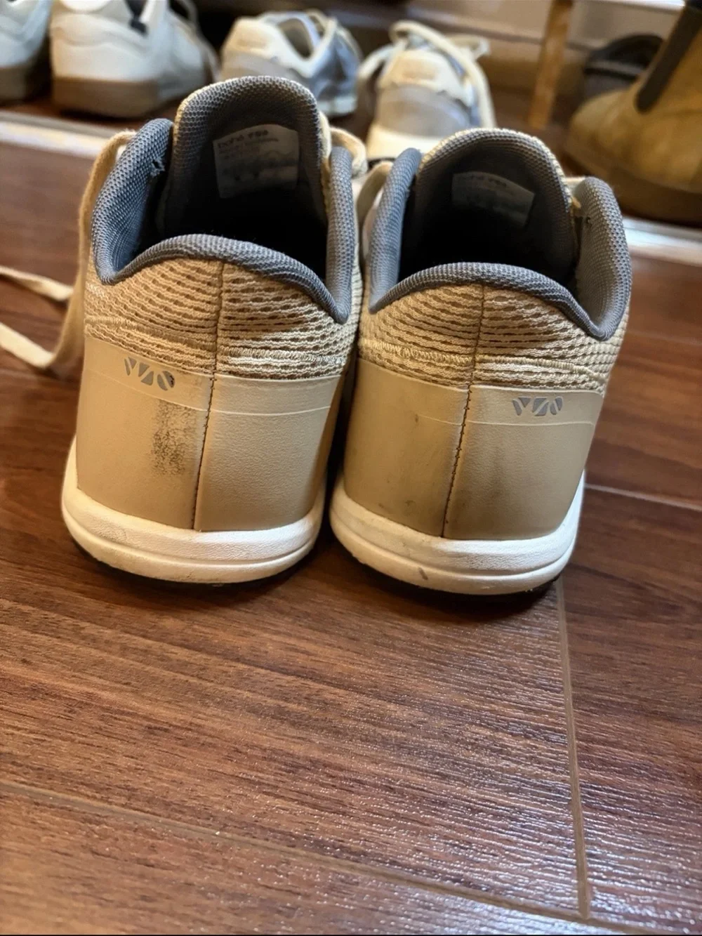 Bahe Grounding Shoes Beige Mesh Casual Unisex Sneaker EU38
